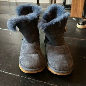 UGG Kids Boots in Navy and Tan
